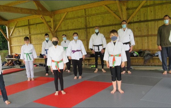 Jeunes judokas pontivyens à l’entraînement en extérieur